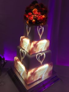 heart-swirl-projection-wedding-cake
